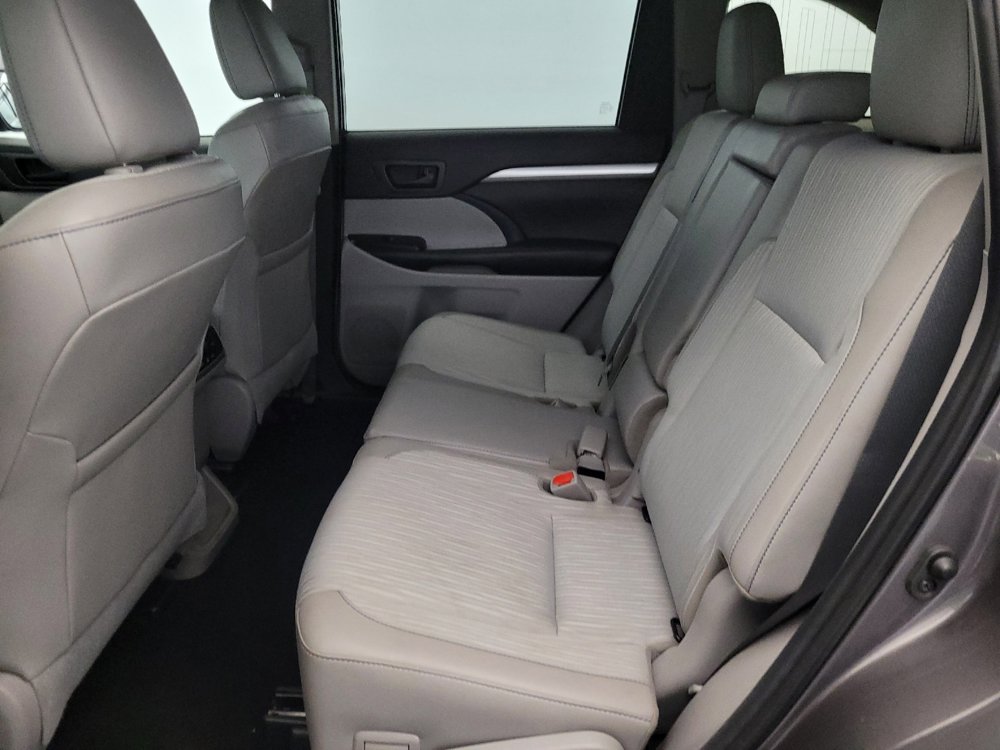 Used 2019 Toyota Highlander Plus AWD/4WD image 18