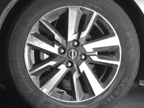 Used 2025 Nissan Versa SV image 12