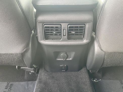 Used 2021 Toyota RAV4 LE image 10