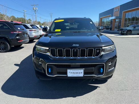 Used 2023 Jeep Grand Cherokee Overland w/ Advanced Protech Group III AWD/4WD image 2