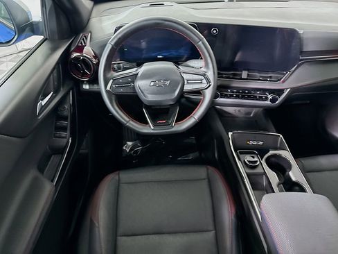 Used 2025 Chevrolet Equinox RS image 3