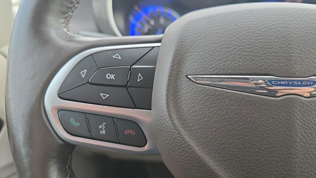 Used 2017 Chrysler Pacifica Touring-L Plus w/ Tire & Wheel Group FWD image 18