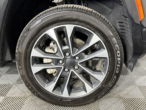 Used 2022 Jeep Grand Cherokee Overland w/ Luxury Tech Group IV image 31