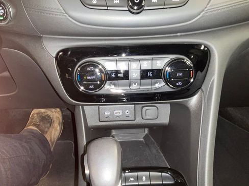 Certified 2023 Buick Encore GX Select image 19