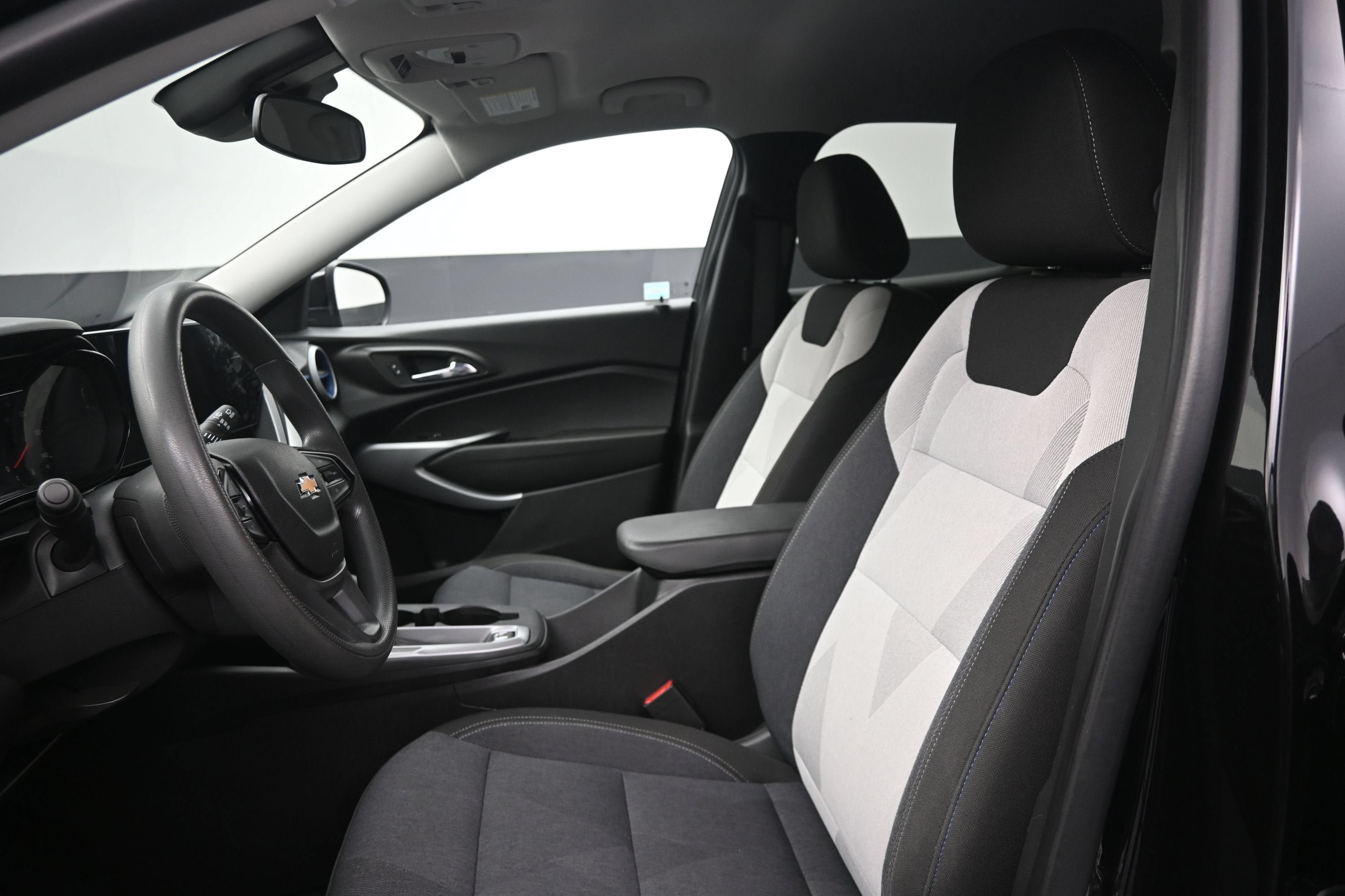Certified 2025 Chevrolet Trax LS w/ LS Convenience Package FWD image 10
