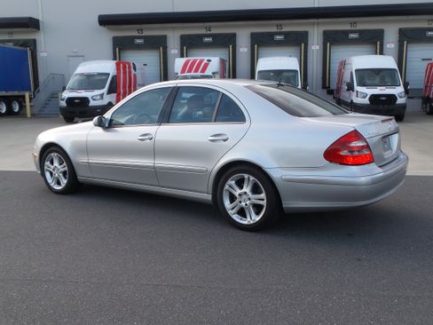 Used 2004 Mercedes-Benz E 500 4MATIC Sedan image 4