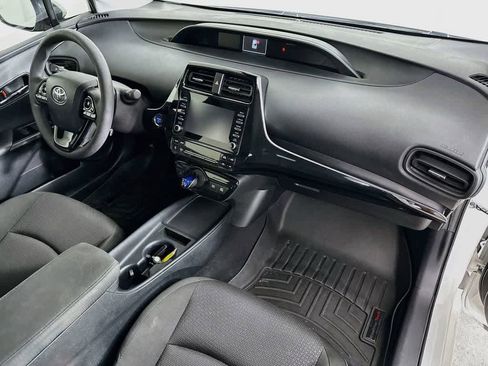 Used 2020 Toyota Prius LE FWD image 30
