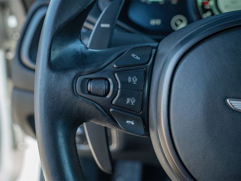 Used 2020 Aston Martin V8 Vantage Coupe image 22