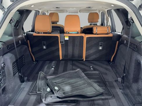 Used 2019 Land Rover Discovery HSE image 16