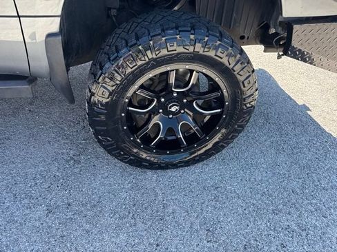 Used 2018 Nissan Titan SV AWD/4WD image 11