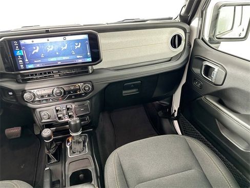 Used 2024 Jeep Wrangler Unlimited Sahara image 26