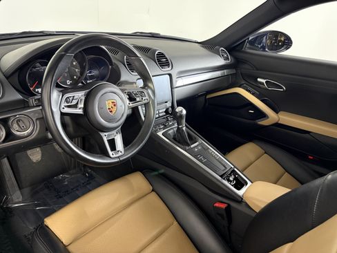 Used 2018 Porsche 718 Cayman RWD image 10