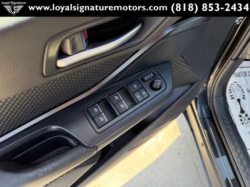 Used 2018 Toyota C-HR XLE FWD image 17