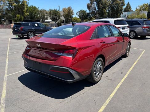 Used 2024 Hyundai Elantra SEL FWD image 3