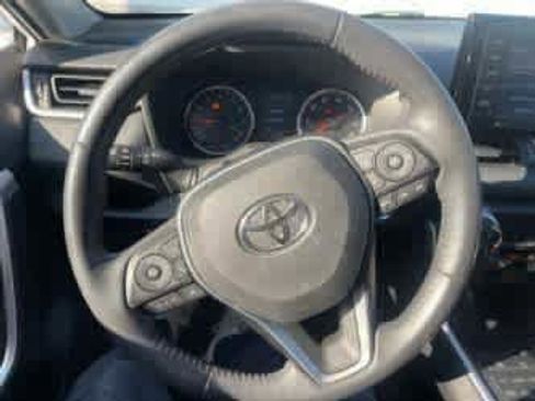 Used 2020 Toyota RAV4 XLE Premium image 28
