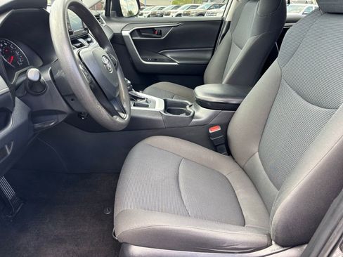 Used 2020 Toyota RAV4 LE image 17