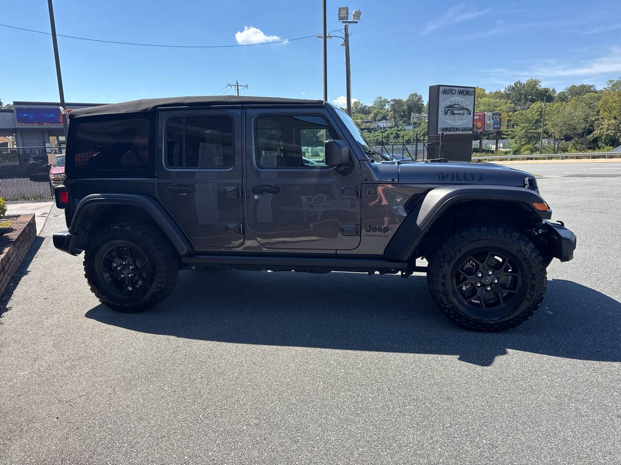 Used 2024 Jeep Wrangler Unlimited Sport AWD/4WD image 10