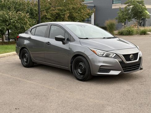 Used 2020 Nissan Versa S image 6