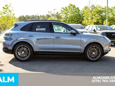 Used 2024 Porsche Cayenne AWD/4WD image 6