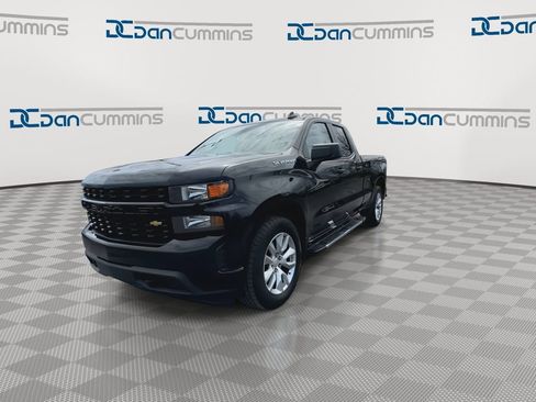 Used 2020 Chevrolet Silverado 1500 Custom w/ Custom Value Package image 4
