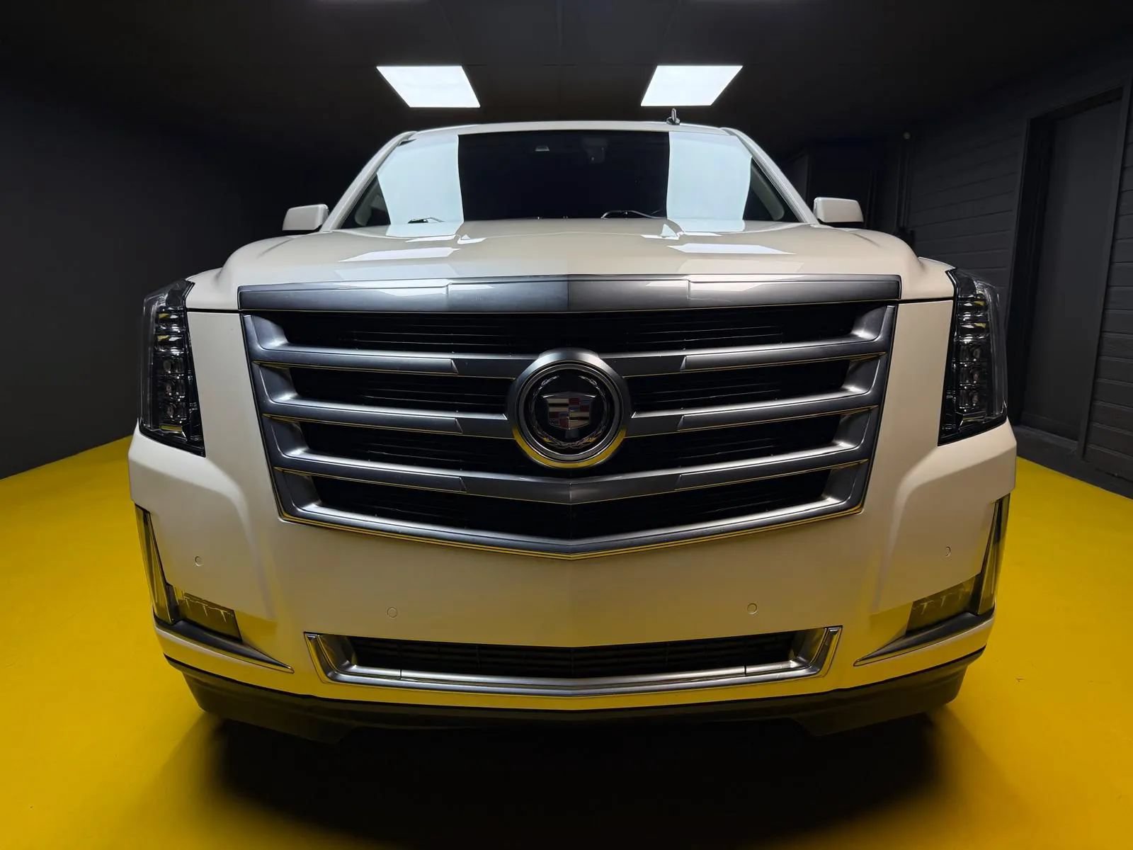 Used 2015 Cadillac Escalade Premium AWD/4WD image 2