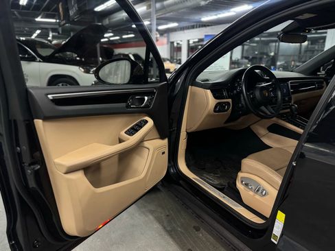 Used 2024 Porsche Macan S w/ Premium Plus Package image 14