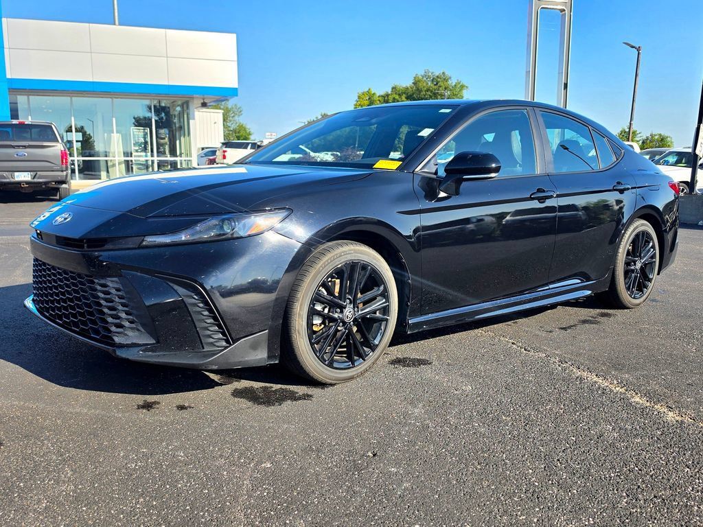 Used 2025 Toyota Camry SE FWD image 2