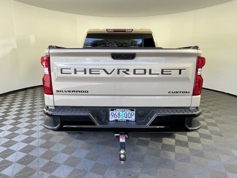 Used 2022 Chevrolet Silverado 1500 Custom Trail Boss w/ LPO, Dark Essentials Package AWD/4WD image 4