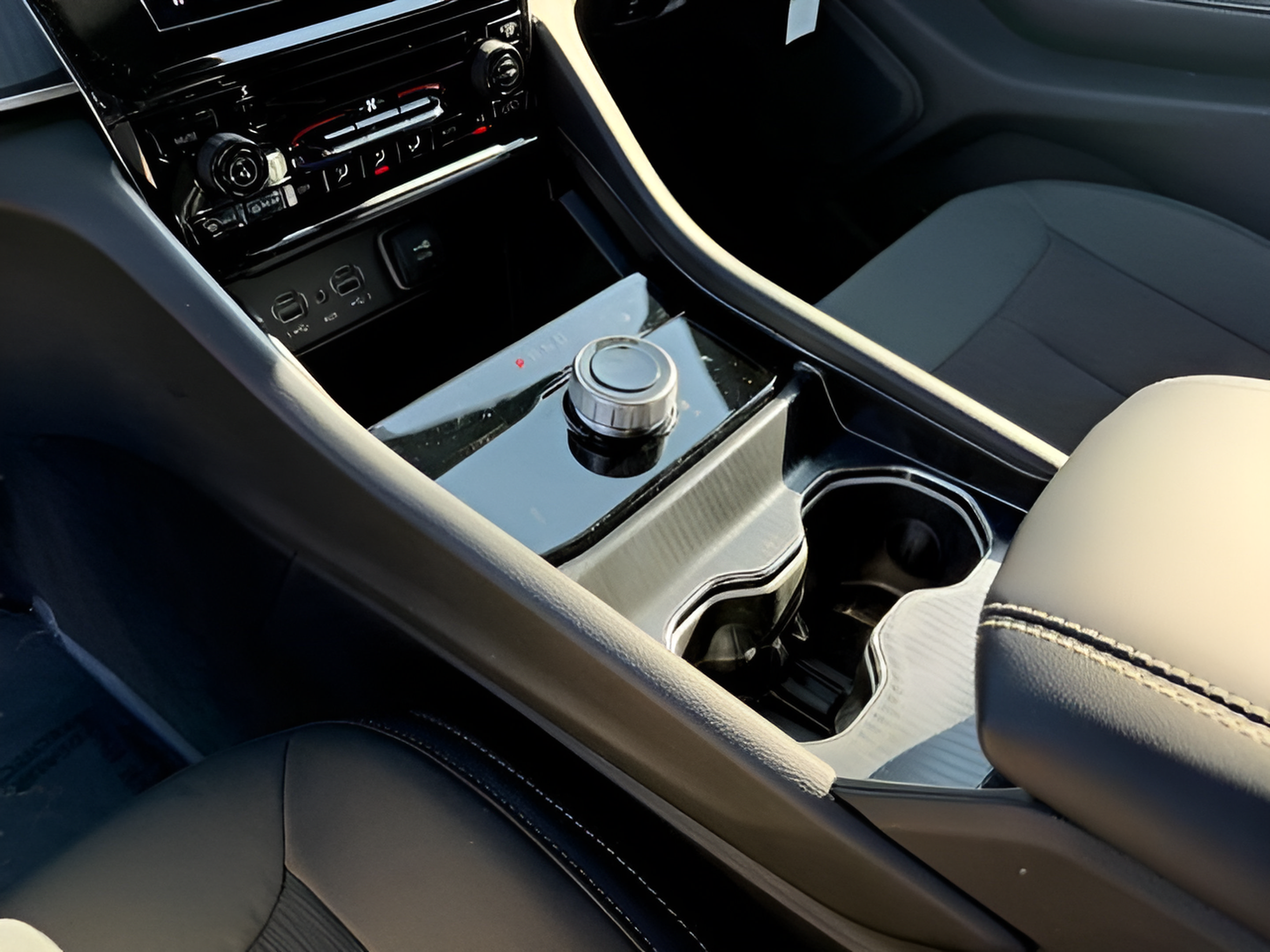 New 2026 Jeep Grand Cherokee Laredo AWD/4WD image 23