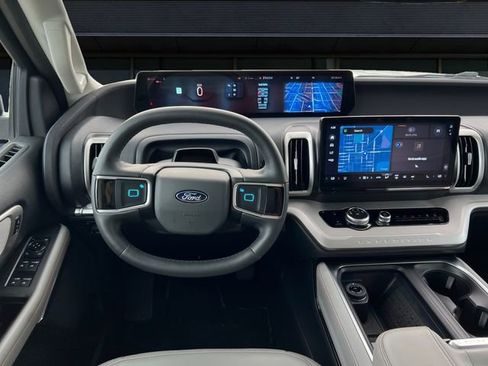 Certified 2025 Ford Expedition Active AWD/4WD image 12