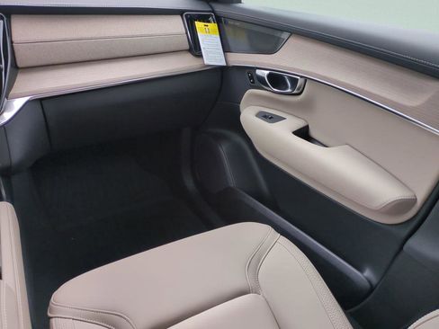 New 2026 Volvo XC90 B6 Plus w/ Protection Package Premier image 13