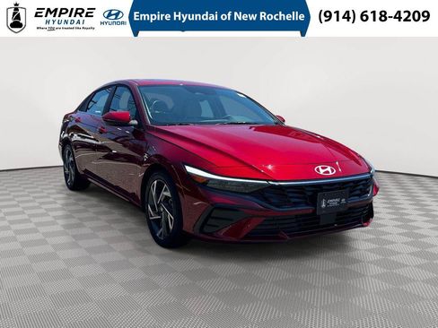 Certified 2025 Hyundai Elantra Limited FWD image 1