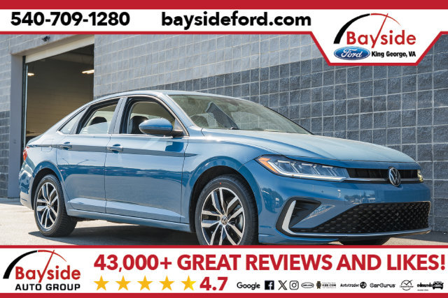 Used 2025 Volkswagen Jetta SE FWD image 1