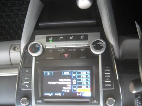 Used 2012 Toyota Camry LE image 21