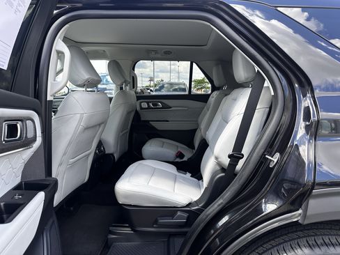 Certified 2025 Ford Explorer Platinum w/ Ultimate Package AWD/4WD image 19