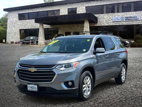 Used 2020 Chevrolet Traverse LT w/ Driver Confidence II Package AWD/4WD image 2