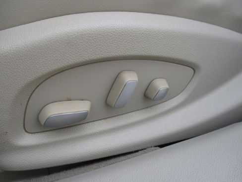 Used 2016 Cadillac XTS Luxury w/ Driver Awareness Package image 35