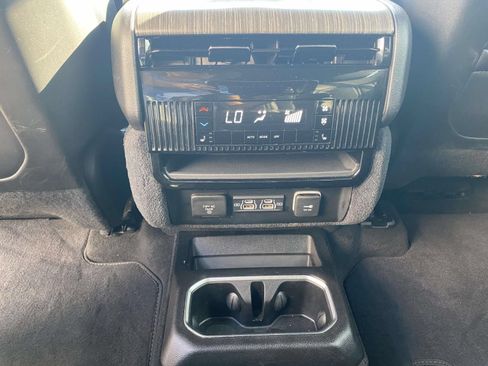 Used 2024 Jeep Wagoneer Series III AWD/4WD image 12