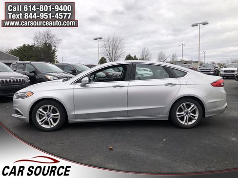 Used 2018 Ford Fusion SE w/ Fusion SE Technology Package image 9
