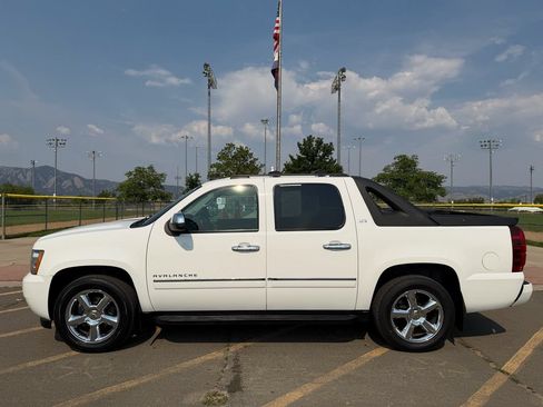 Used 2011 Chevrolet Avalanche LTZ AWD/4WD image 8
