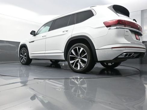 Used 2024 Volkswagen Atlas SEL Premium R-Line AWD/4WD image 44
