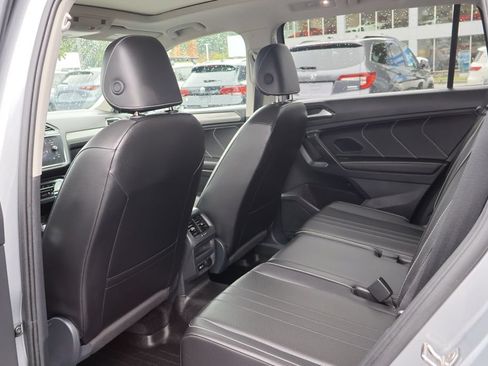 Used 2024 Volkswagen Tiguan SE AWD/4WD image 16