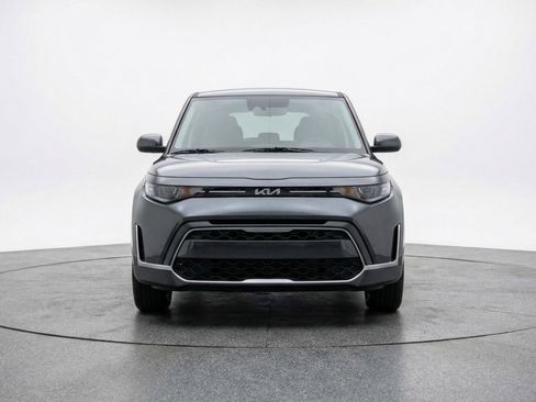 Used 2025 Kia Soul LX w/ LX Technology Package FWD image 2