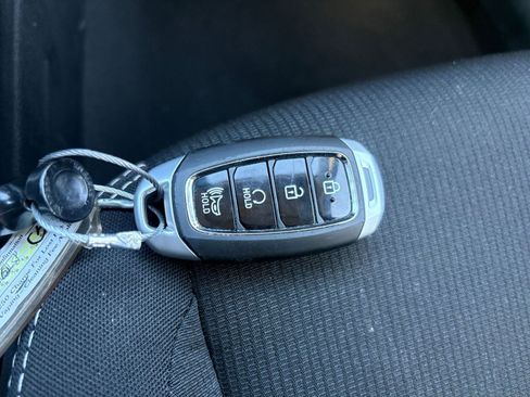 Used 2025 Hyundai Venue SEL image 23