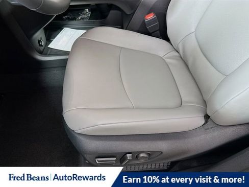 New 2026 Toyota Sienna XLE image 10