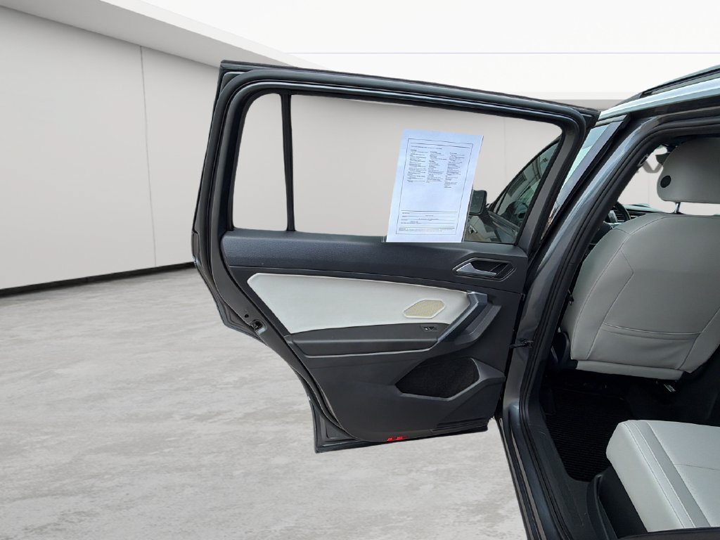 Used 2021 Volkswagen Tiguan SE R-Line AWD/4WD image 41