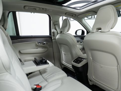 New 2026 Volvo XC90 B6 Ultra w/ Protection Package image 23