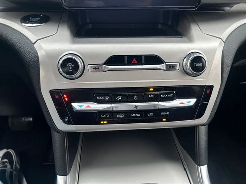 Used 2022 Ford Explorer XLT w/ Equipment Group 202A image 28