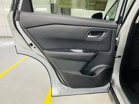 Used 2024 Nissan Rogue SV image 23