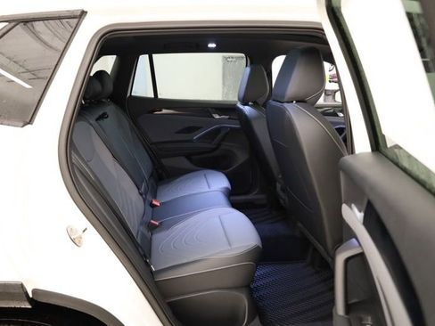 New 2026 Volkswagen Tiguan SE R-Line AWD/4WD image 33
